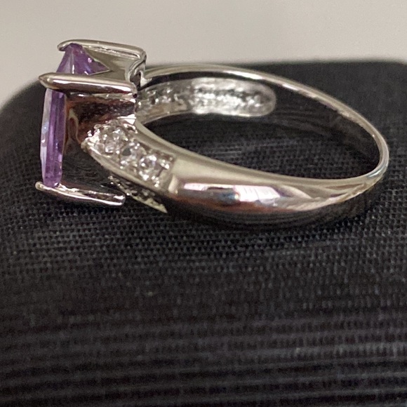 🩷🌟🌸 HOST PICK 🌸🌟🩷 Amethyst gemstone Silver Ring - Picture 4 of 4